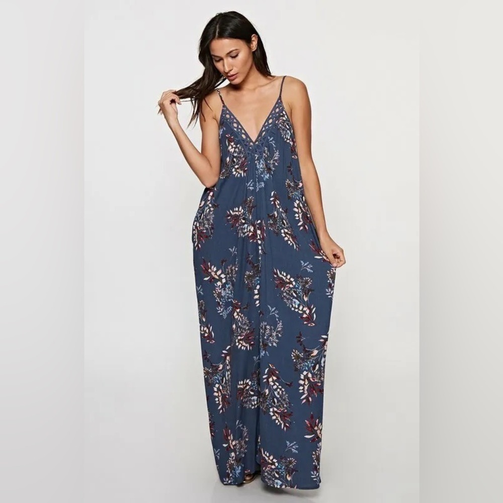 Love Stitch • floral crotchet embroidered cami v neck maxi dress w pockets
